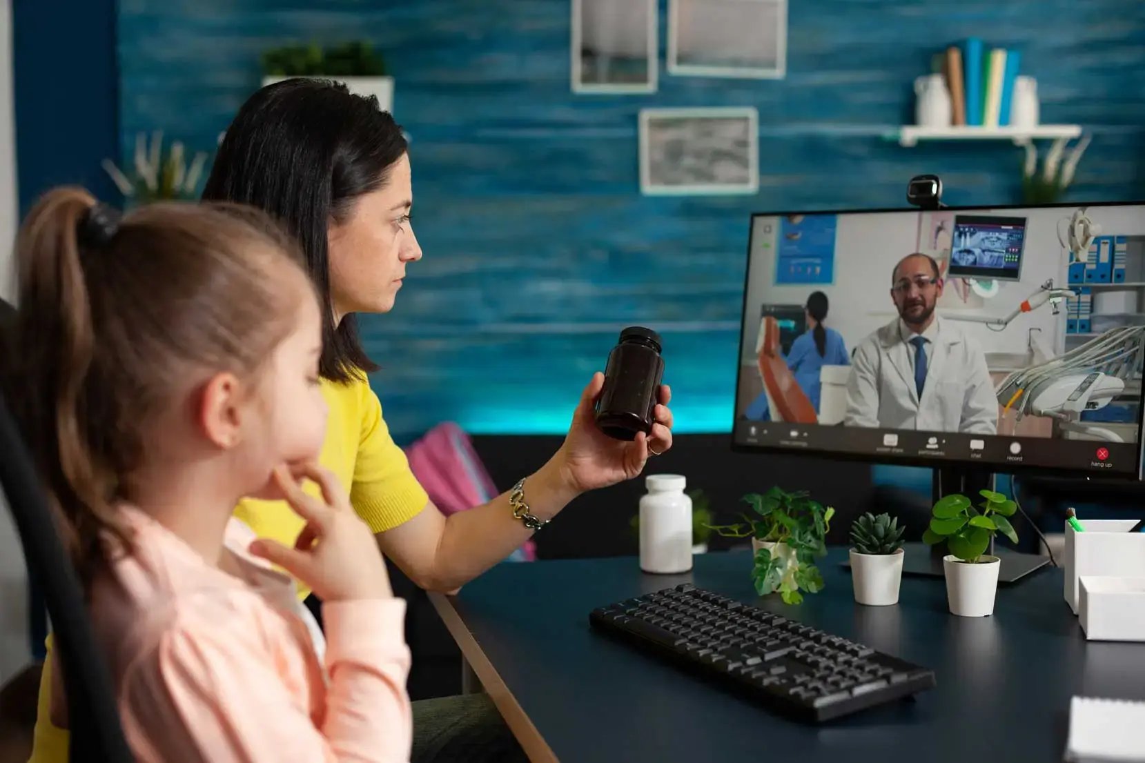 Online-Dentist-over-video-call