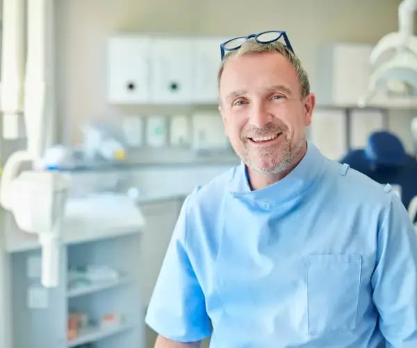 when to see a dentist for a chipped or broken tooth
